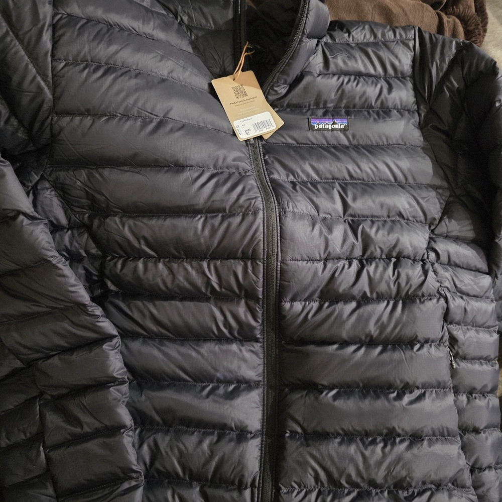 Patagonia Men's Down Sweater Jacket - Black - Picture 3 of 3